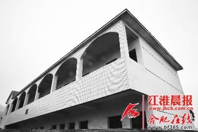 事發(fā)小學(xué)。晨報(bào)記者 高博 攝