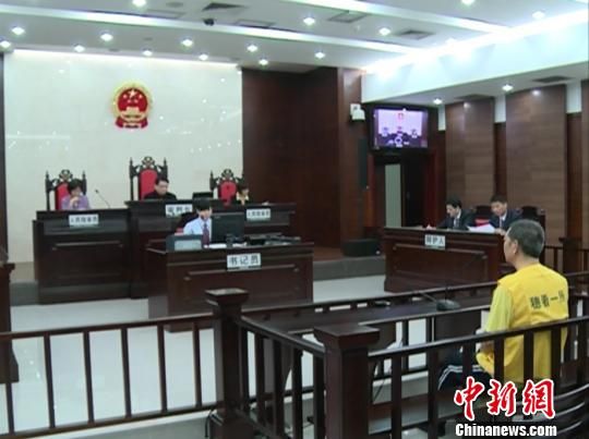 庭審中。 陳啟任 攝