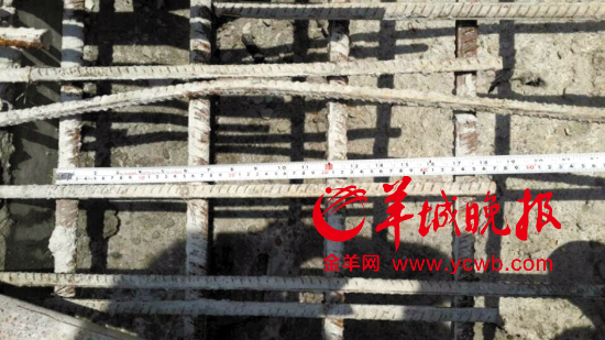 黃建清提供的E出入口鋼筋間距，顯示為15厘米