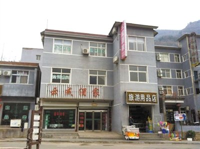 今年，胡萬林涉嫌非法行醫(yī)的地點，就在這座農(nóng)家賓館內(nèi)。