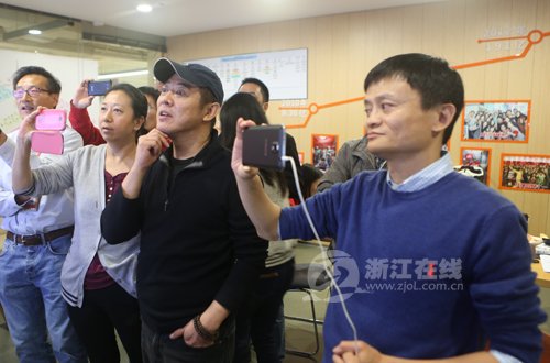 李連杰現(xiàn)身阿里巴巴，助陣雙十一。