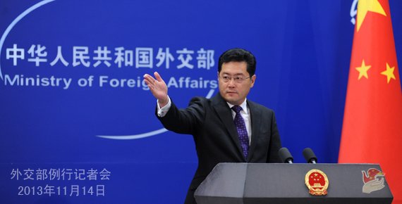 2013年11月14日，外交部發(fā)言人秦剛主持例行記者會(huì)。