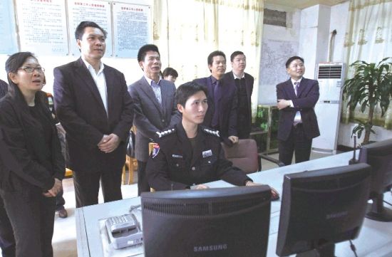 國家民政部農(nóng)村社區(qū)驗(yàn)收評估組對南海區(qū)農(nóng)村社區(qū)建設(shè)進(jìn)行檢查驗(yàn)收。