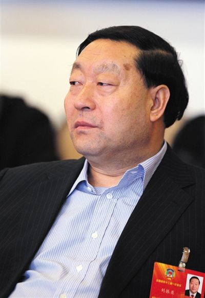 政協(xié)委員、國家電網(wǎng)公司董事長劉振亞說，原來其工資超過100萬，現(xiàn)在他是公司里降薪最多的。圖/CFP