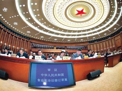 昨日，食品安全法修訂草案提交十二屆全國人大常委會第十四次會議進(jìn)行三審。 新華社記者 李濤 攝