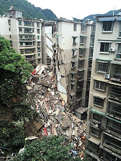  昨日，貴陽市云巖區(qū)一棟9層居民樓垮塌，16人失聯(lián)。新華社發(fā)