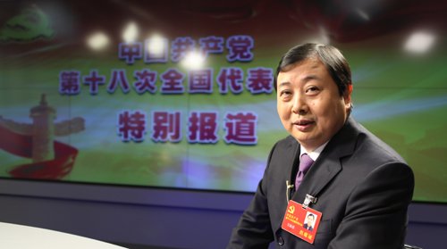 十八大代表，江蘇省江陰市華西村黨委書記、華西集團(tuán)董事長(zhǎng)吳協(xié)恩