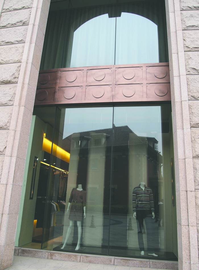 成都新東方千禧大酒店內(nèi)，曾銷(xiāo)售假冒LV產(chǎn)品的店鋪