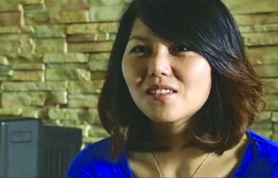 靳冰發(fā)現(xiàn)自己和杜家女兒長(zhǎng)得很像。