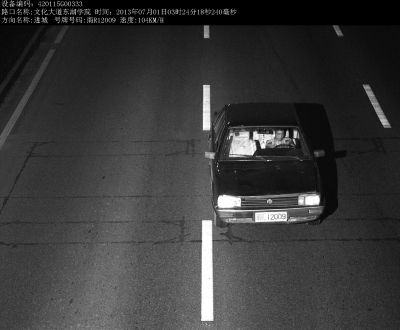 警方就是通過這張清晰的視頻圖片找到嫌犯。