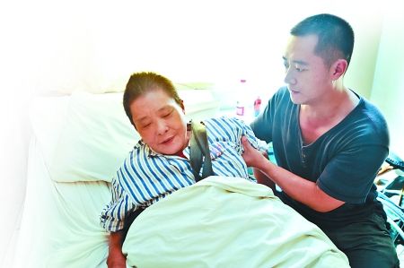 母親因患白血病無(wú)錢治療，他依然不言放棄