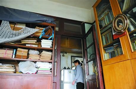 老人生活簡(jiǎn)樸，平時(shí)有保姆照顧
