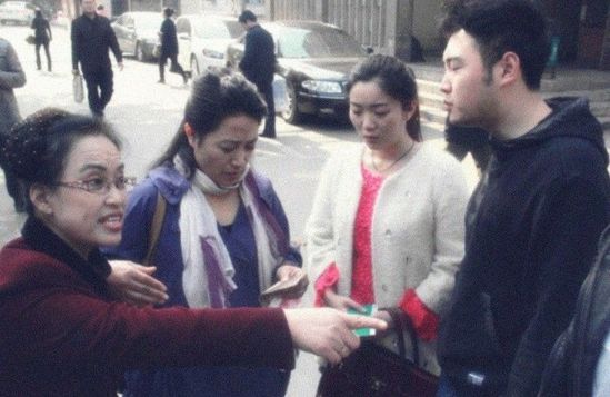 丈母娘從小張的存折中取了20000元，鑒定存折真假