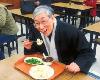 吳頌今到慶豐包子鋪找靈感。