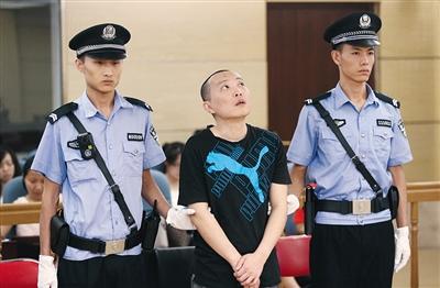 陳曉鵬在西城法院受審。記者 尹亞飛 攝