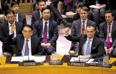 1月22日，紐約，中國常駐聯(lián)合國代表李保東舉手贊成通過對朝鮮制裁決議。