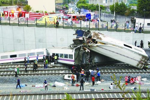當(dāng)?shù)貢r(shí)間24日晚，西班牙一列火車在圣地亞哥-德孔波斯特拉附近脫軌，造成至少78人死亡、上百人受傷。