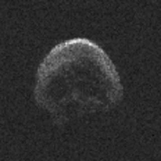 這顆彗星外形酷似骷髏頭，表面甚至可分出眼鼻。