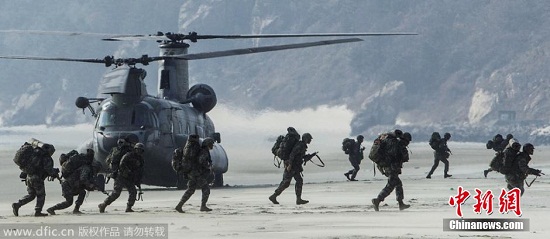 資料圖：當?shù)貢r間2014年11月10日，韓國海陸空三軍啟動了“2014護國演習(xí)”。