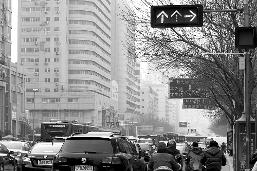 新交規(guī)“黃恐”引發(fā)擁堵？ 這個真的有！