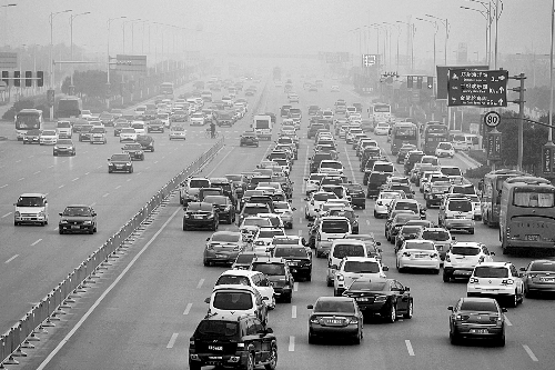 回程車量激增，中州大道車流量大。