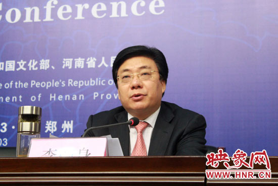 洛陽市市長李柳身發(fā)表熱情洋溢的旅游推介詞。