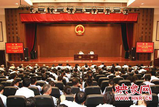 9月3日上午，河南省高級人民法院召開機(jī)關(guān)全體黨員干部大會