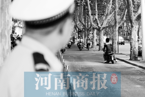 有警察，趕緊掉頭！