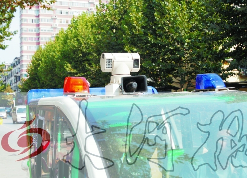 巡查車(chē)車(chē)頂裝有360度攝像頭,對(duì)路面違章停車(chē)行為抓拍取證。