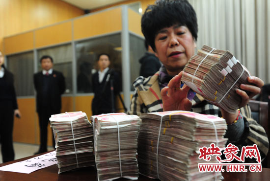 當天共發(fā)放執(zhí)行款4110萬元。其中，支票4018萬元，現(xiàn)金92萬元。
