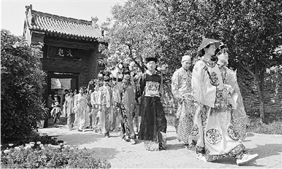 5月1日,大型實景劇《慈禧駕臨康百萬莊園》將在鞏義康百萬莊園首演。