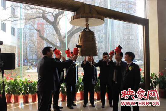 1月7日，在全國股份轉(zhuǎn)讓系統(tǒng)（即新三板），伴隨著開市寶鐘的敲響，山水園林股份有限公司正式登陸新三板。