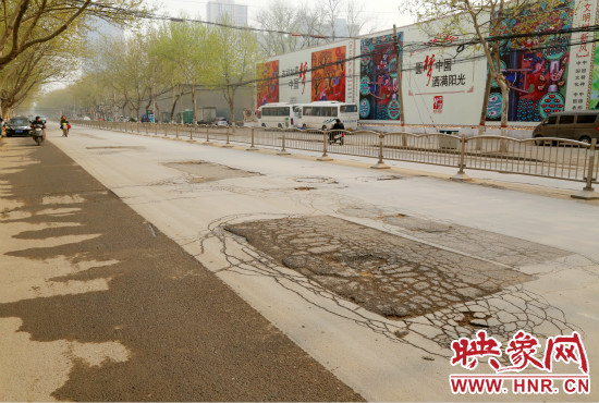 南陽(yáng)路因?yàn)榈罔F將要施工而暫緩大修。