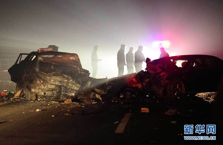2013年1月9日，合肥，事故現(xiàn)場，兩輛受損車輛已經(jīng)全部變形