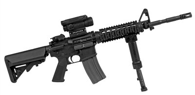M4 卡賓槍，戰(zhàn)斗全重：3.4公斤，最大有效射程：600米，全槍長：840mm，空槍重：2.88公斤