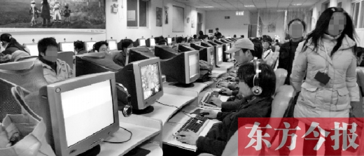 網(wǎng)吧早已成為年輕人的一個(gè)重要去處。18年過(guò)去了，河南人的生活與互聯(lián)網(wǎng)已經(jīng)密不可分