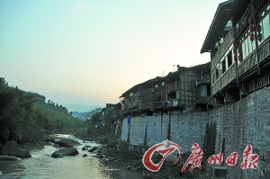 　　夕陽下的古鎮(zhèn)?！? complete=