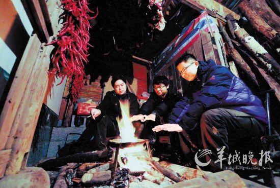 　　在土家人吊腳樓小住的那個夜晚,讓我想起了外婆家。