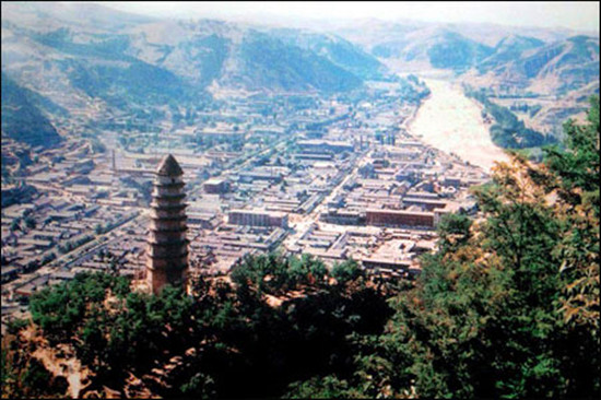 喜迎建軍 游革命路線(xiàn)