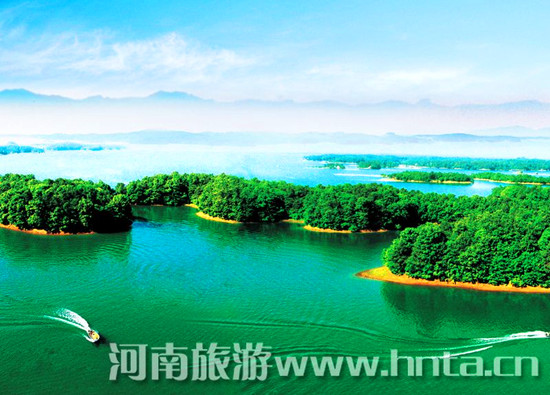 喜迎建軍 游革命路線(xiàn)