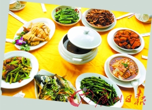 在封開品嘗各地美食,大飽口福。