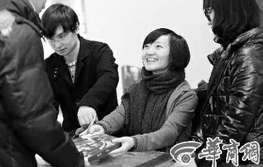 1月19日，柴靜在西安簽售新書《看見》時(shí)和讀者交流。