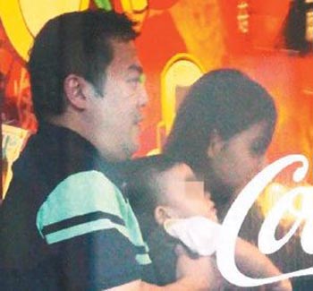 韋汝曾未婚生子，后嫁入豪門