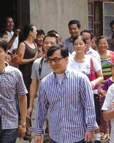 成龍?jiān)谑徍J(rèn)祖歸宗。