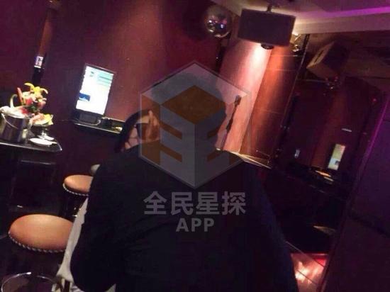 網(wǎng)絡(luò)曝光的田源激吻照，田源稱是角度問題