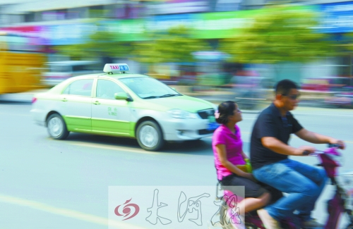 街頭的出租車數(shù)量,直接影響著市民出行。