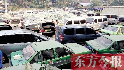 國慶期間，鄭州市客運(yùn)管理處查處的大批非法營運(yùn)車輛