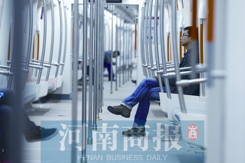 倆小時不出地鐵站，要按全程收費(fèi) 王春勝/攝