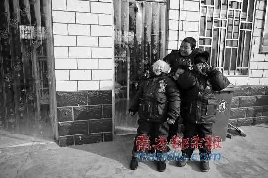 少不更事的孤兒被送往開封市福利院。