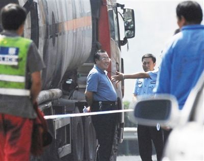 陜西“表哥”楊達才在車禍現(xiàn)場。資料圖